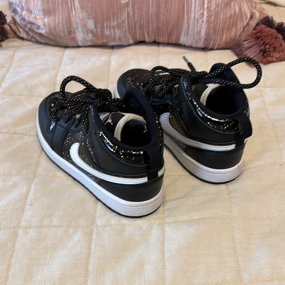 Kids Jordan 1 mid - Picture 2 of 2